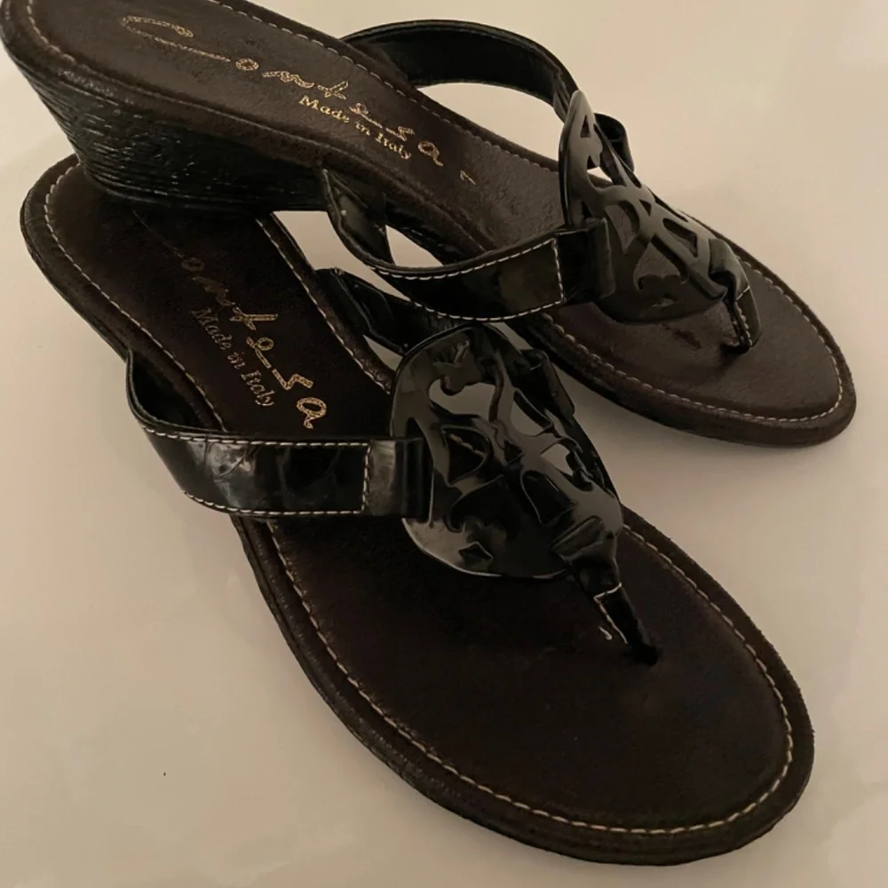 Sandals - Picture 2 of 4